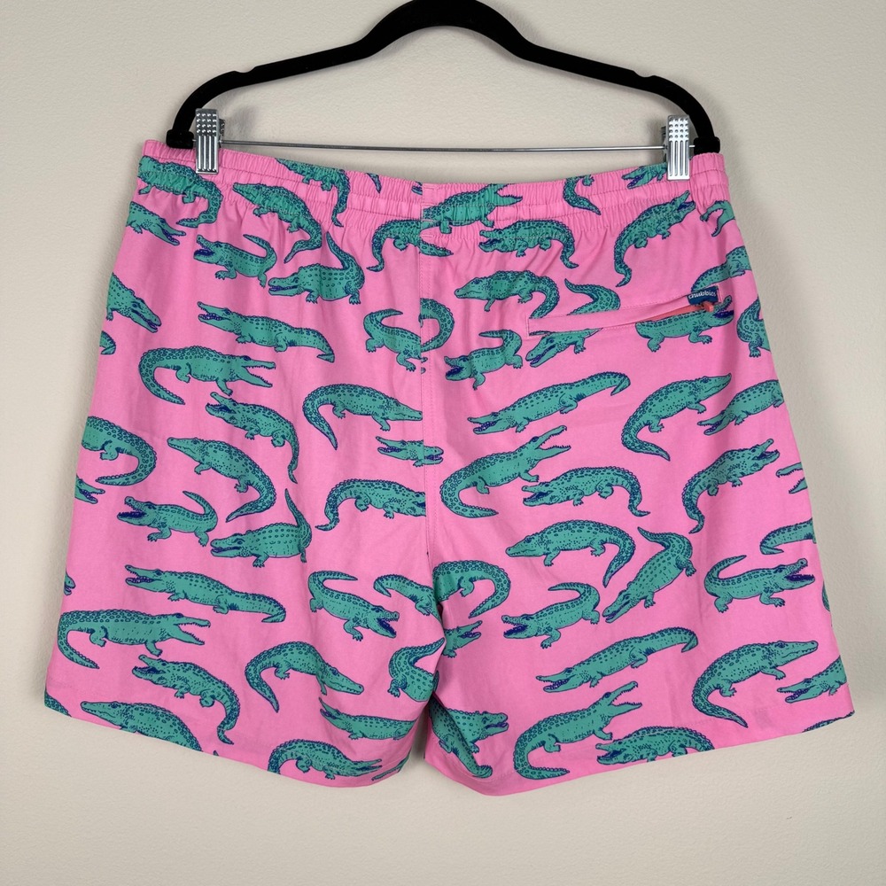 Chubbies Mens 2XL 5.5‎ in Inseam Alligator Print Swim Trunks Shorts Pink Green - Picture 2 of 6
